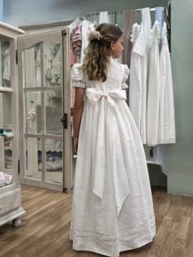 copy of 31. Vestido de comunión "plumetti beige + tul en cuellos y puños "