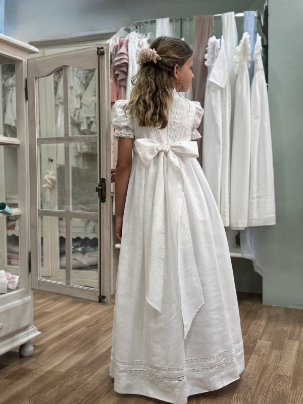 copy of 31. Vestido de comunión "plumetti beige + tul en cuellos y puños "