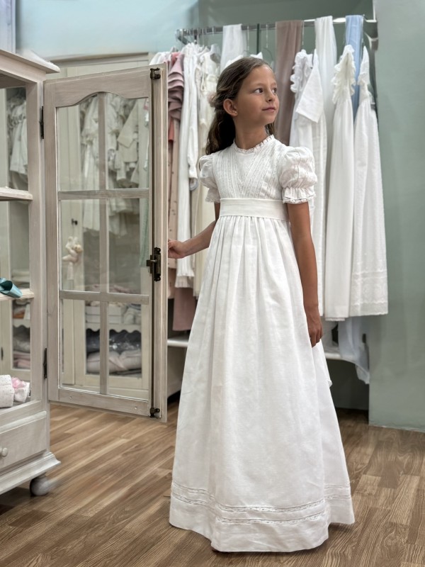 copy of 31. Vestido de comunión "plumetti beige + tul en cuellos y puños "