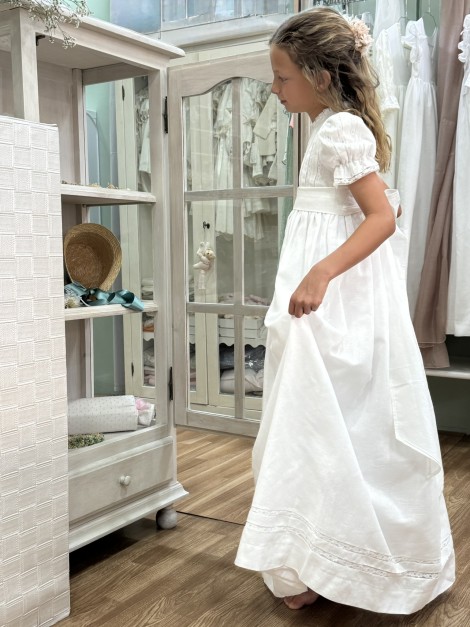 copy of 31. Vestido de comunión "plumetti beige + tul en cuellos y puños "