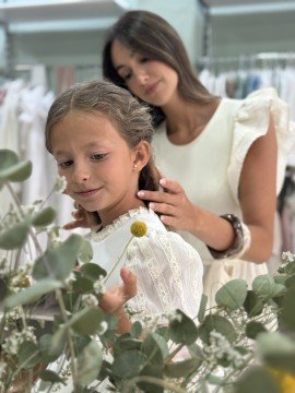 copy of 31. Vestido de comunión "plumetti beige + tul en cuellos y puños "